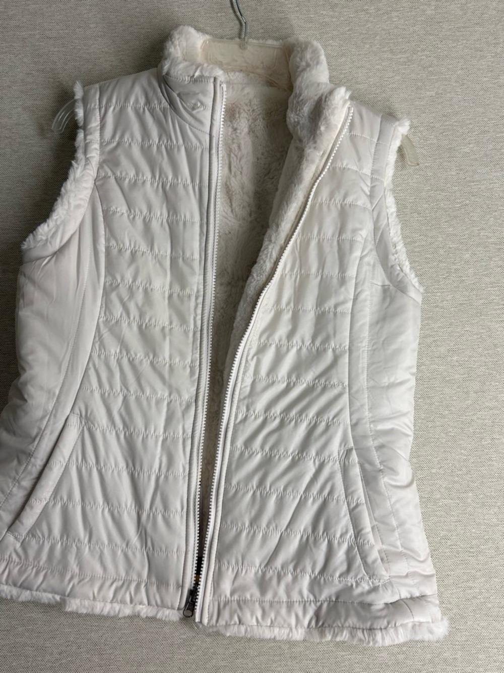 Nicole Miller White Quilted Faux Fur-Lined Vest